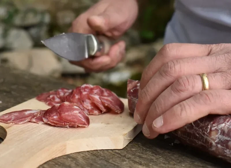 salsiccia da maiali di razza sarda